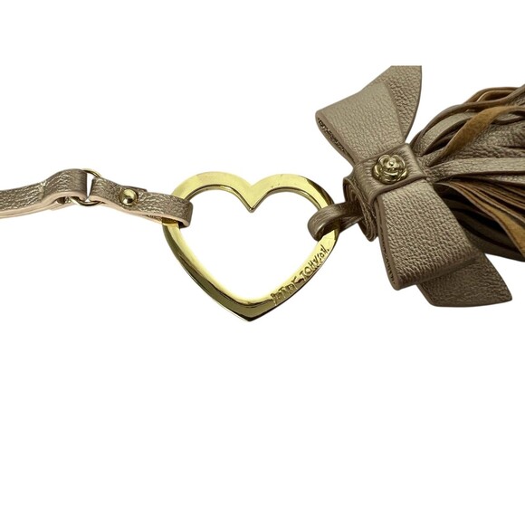 Betsey Johnson Gold Leather Tassel Hang Tag  Heart & Bow w Charm Kitschy - Picture 3 of 7